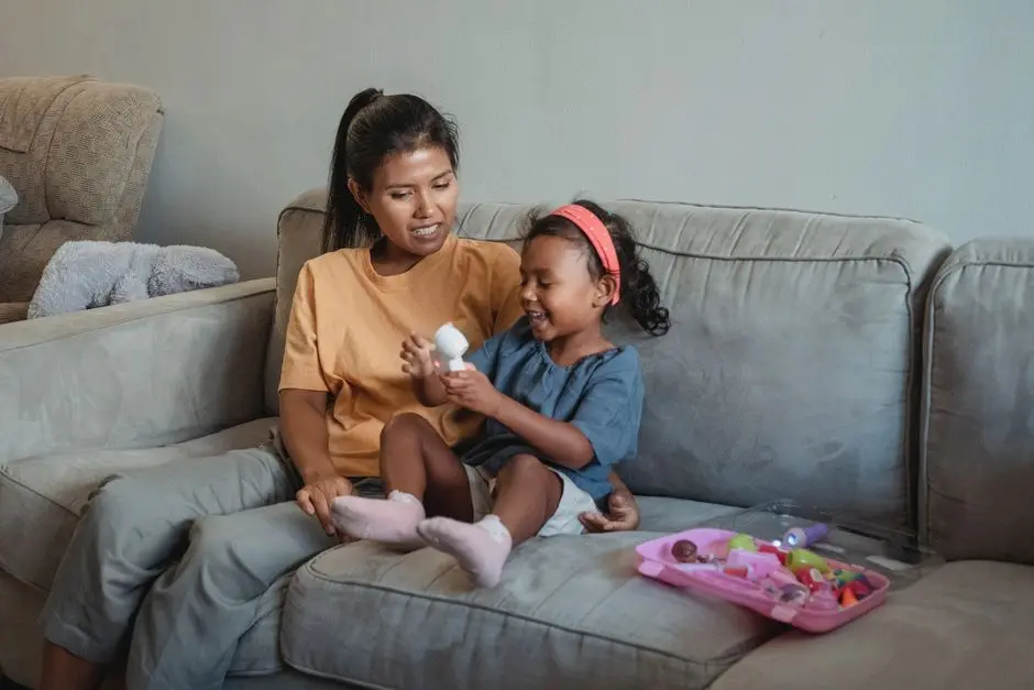 Ibu dan anak bermain bersama di rumah